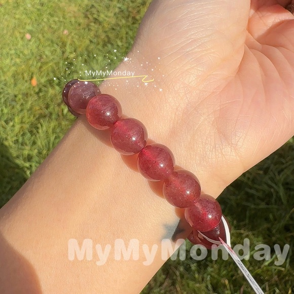 Strawberry Quartz Bracelet 10mm - Picture 4 of 6